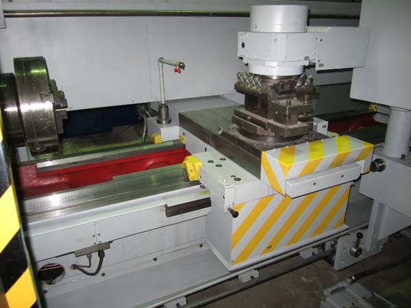 Фотография токарного верстата з ЧПУ 16К30Ф3